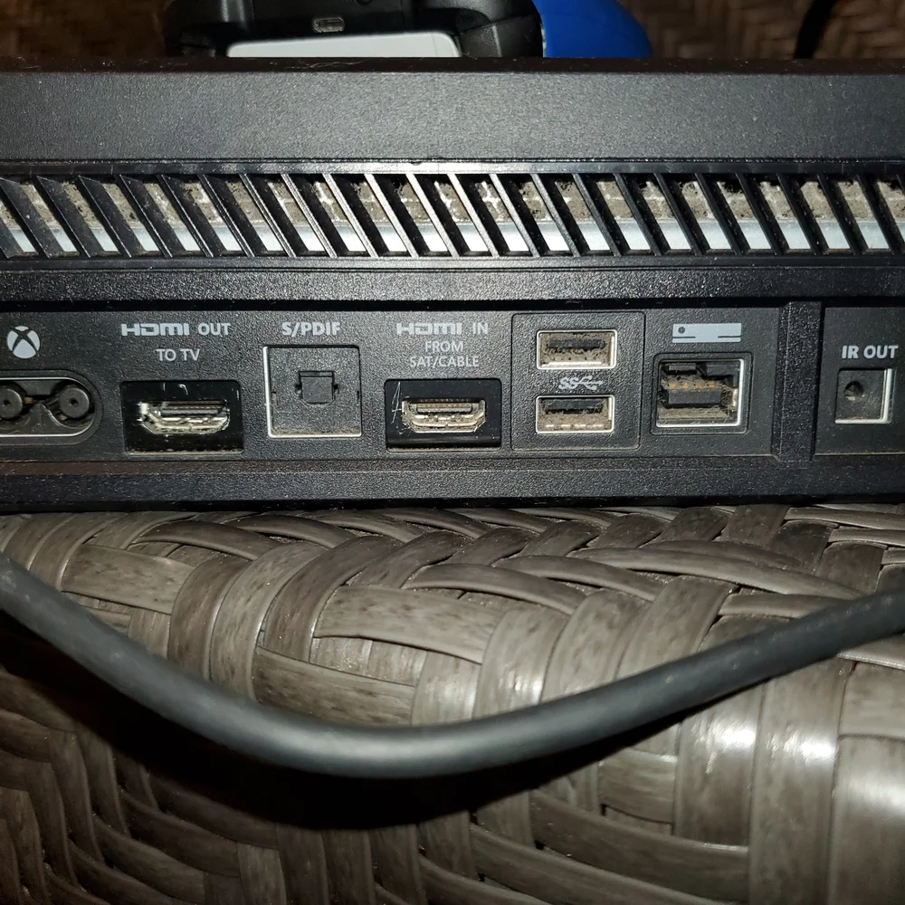XBOX ONE CONSOLE MODEL 1540+Xbox Wireless Controller+high speed HDMI Cable